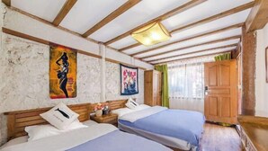 Unclassified image, 2 of 36, button - Wu Suo · Li Ziyuan (Lijiang Old Town Mufu Hotel) (Lijiang)