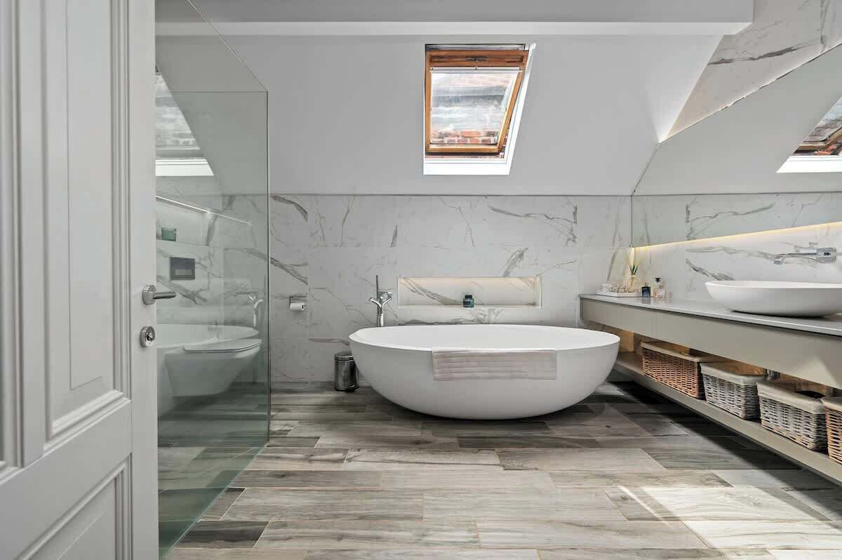Shower, hair dryer, towels, shampoo