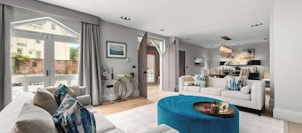3 Bed Bowdon Mansion | Free Parking