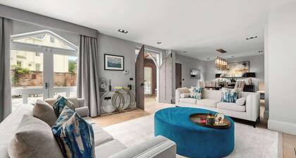 3 Bed Bowdon Mansion | Free Parking