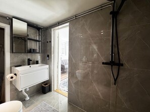 Regadera y secadora de cabello 