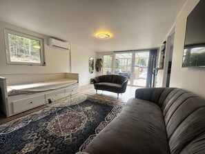 TV - Cozy holiday home near the lake - perfect for the family |SE08058 (Borås)