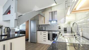 Réfrigérateur, micro-ondes, lave-vaisselle, grille-pain