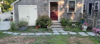 Charming 1-bedroom apartment in desirable North Falmouth Village.