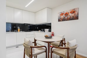 Dining - GuestReady - Beautiful getaway in Gaia (Vila Nova de Gaia)