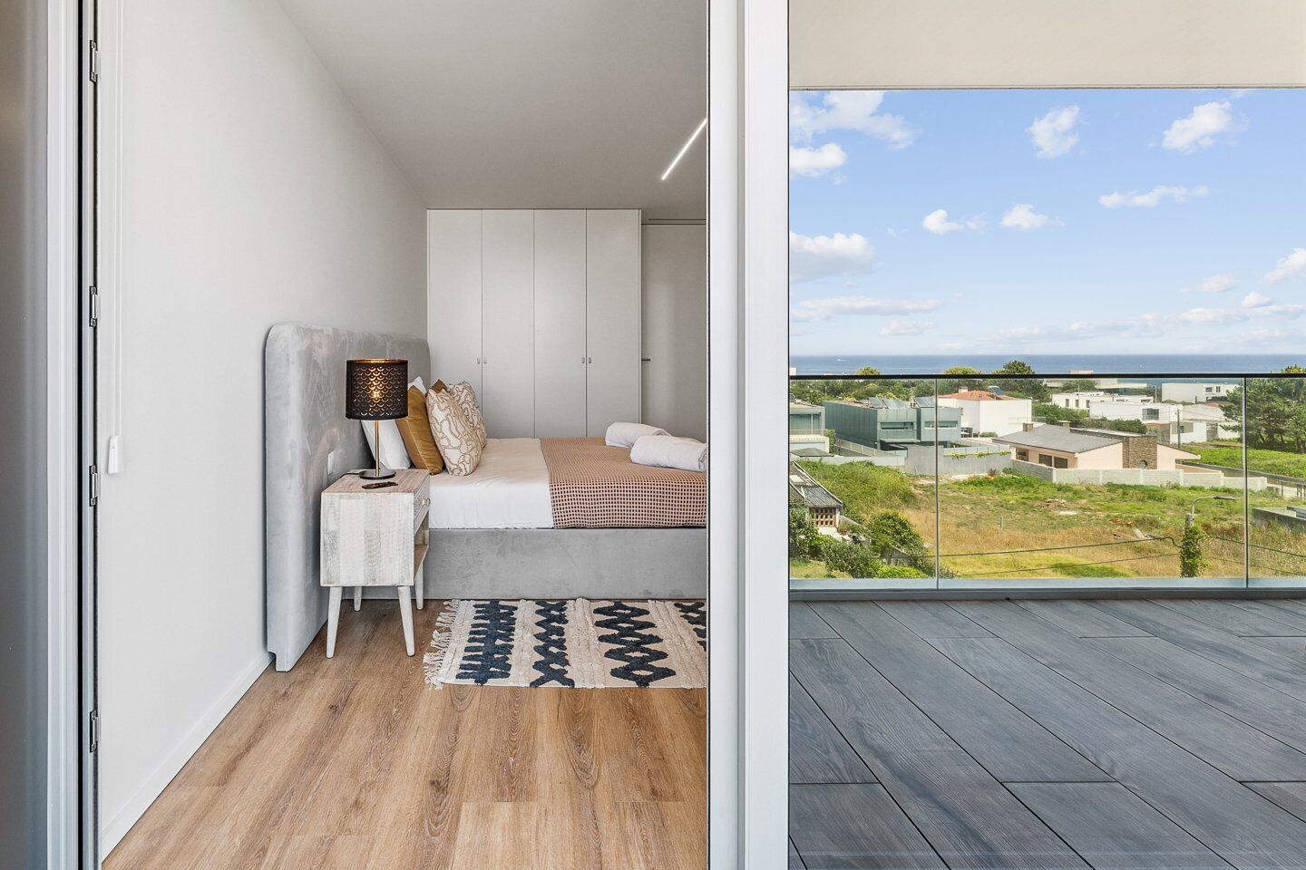 1 soverom, strykejern/-brett, internettilgang og sengetøy