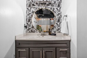Ducha, secador de pelo y toallas