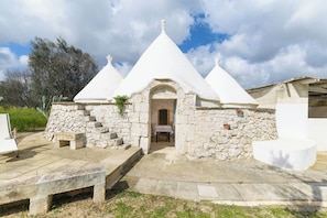 Exterior detail - Trullo Puspo by Wonderful Italy (Carovigno)