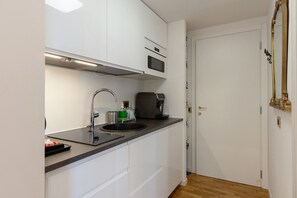 Fridge, microwave, stovetop, coffee/tea maker