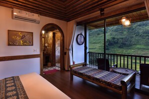 4 habitaciones, tabla de planchar con plancha, wifi y ropa de cama 