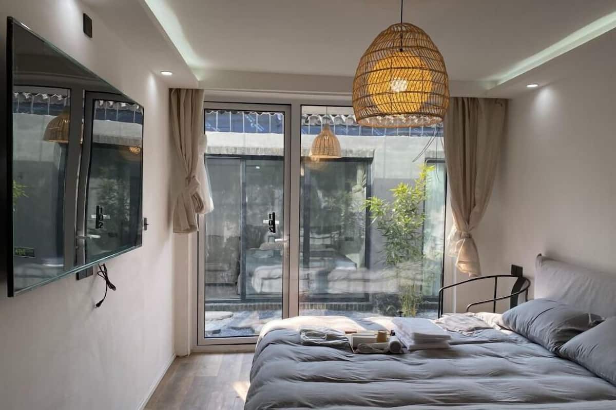 Twin Room, Bathtub, Courtyard View