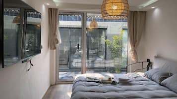 Twin Room, Bathtub, Courtyard View | Free WiFi, bed sheets