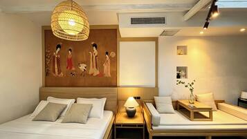 Hypo-allergenic bedding, free WiFi, bed sheets