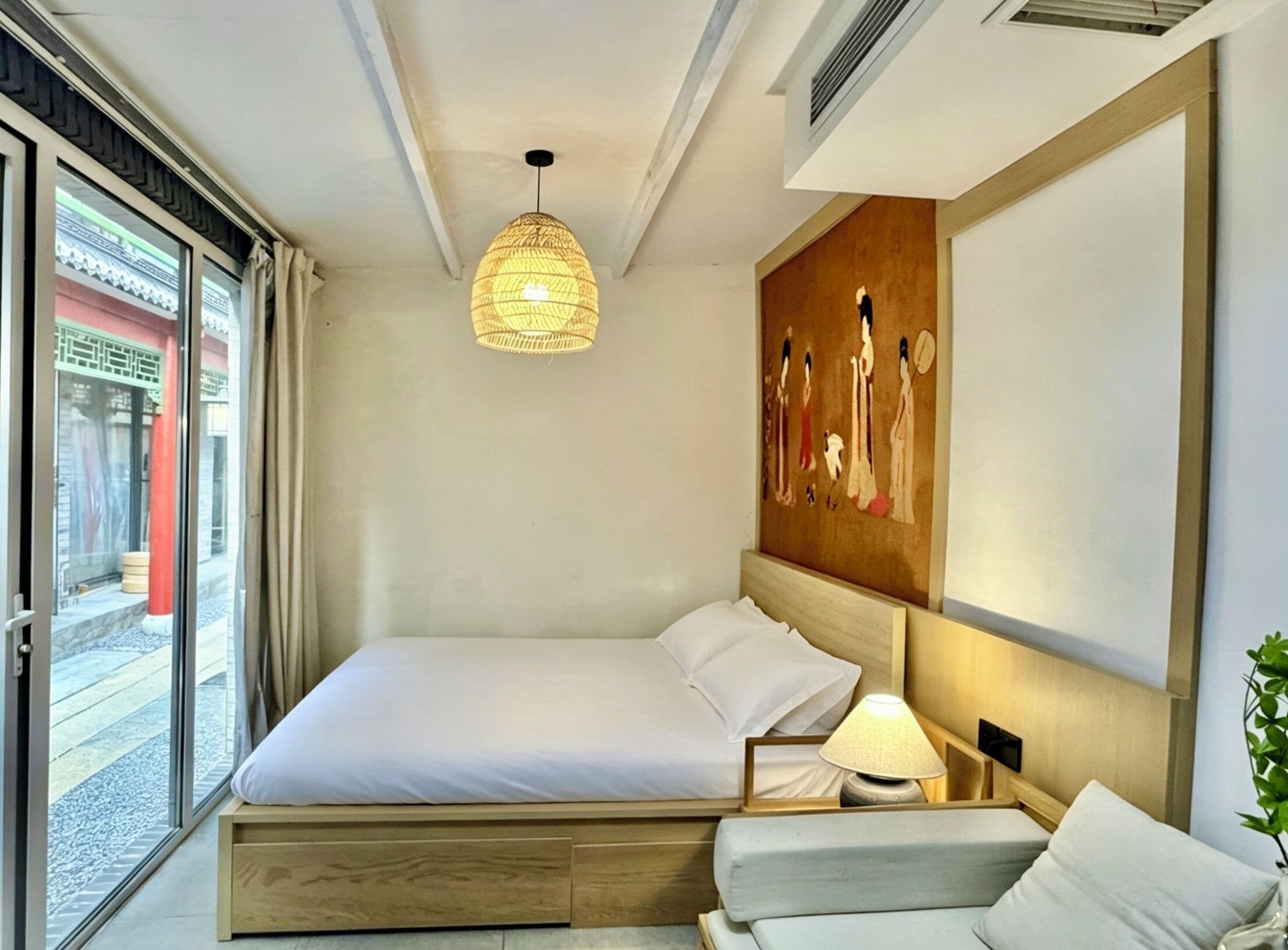 Hypo-allergenic bedding, free WiFi, bed sheets