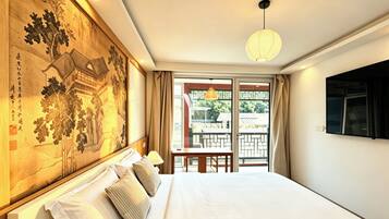 Hypo-allergenic bedding, free WiFi, bed sheets