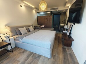Twin Room, Bathtub, Courtyard View | Free WiFi