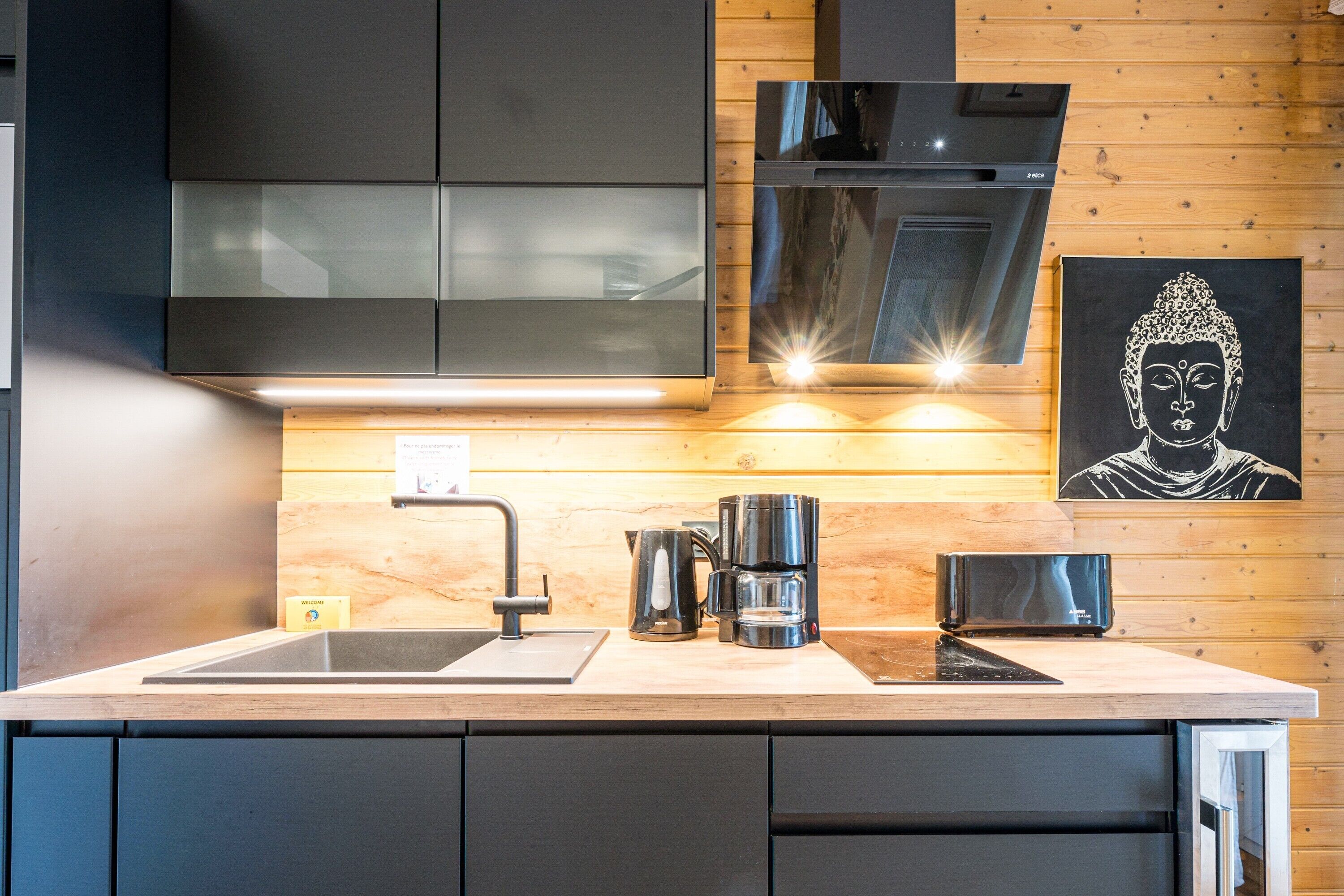 Fridge, microwave, stovetop, dishwasher