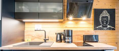 Fridge, microwave, stovetop, dishwasher