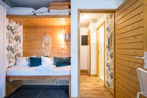 1 habitación, tabla de planchar con plancha, wifi y ropa de cama 