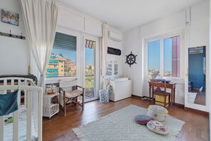 2 bedrooms, iron/ironing board, bed sheets