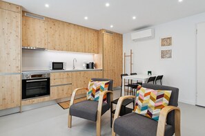 Fridge, microwave, oven, coffee/tea maker