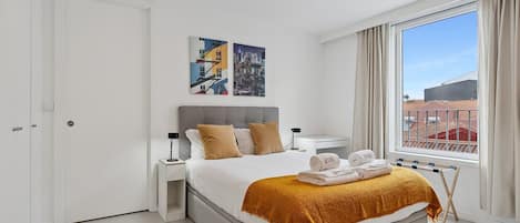 Iron/ironing board, Internet, bed sheets