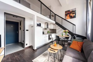 Unclassified image, 5 of 19, button