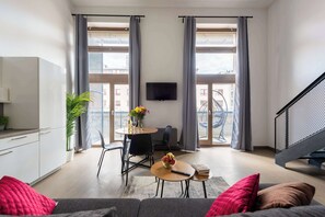 Unclassified image, 2 of 18, button