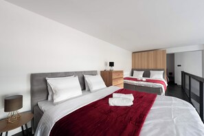 1 slaapkamer, een bureau, een strijkplank/strijkijzer, wifi