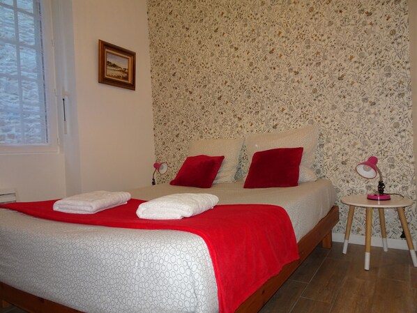 1 habitación, tabla de planchar con plancha, wifi y ropa de cama 