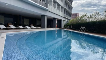 Kolam renang outdoor