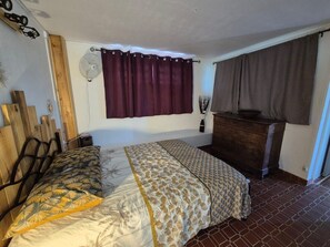 1 chambre, fer et planche à repasser, Wi-Fi, draps fournis