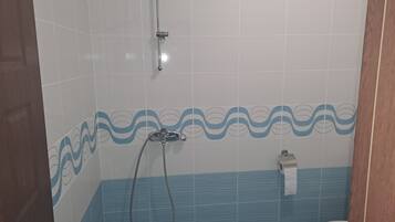 Toallas, jabón y papel higiénico