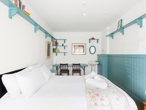 4 bedrooms, iron/ironing board, free WiFi, bed sheets