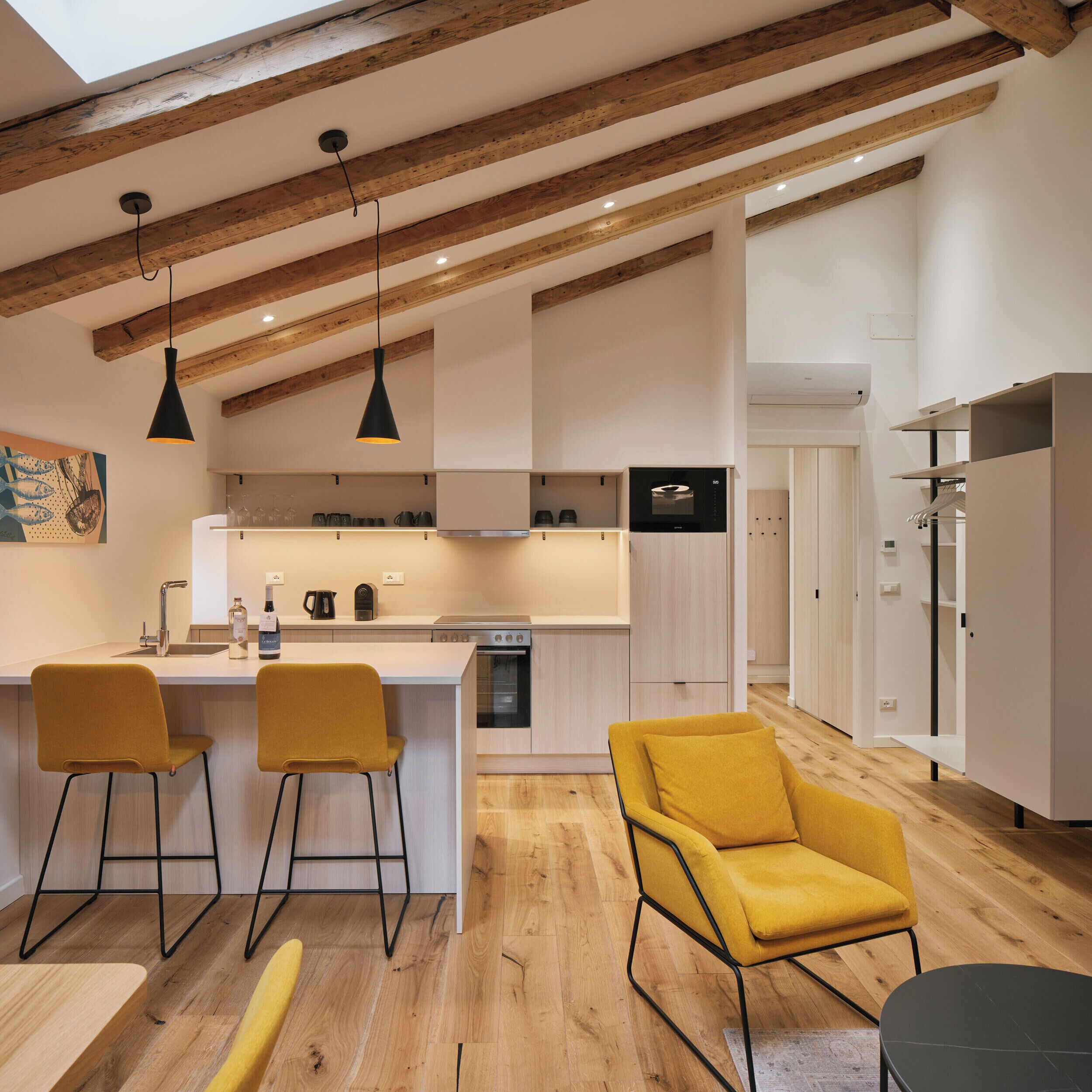 Deluxe Studio, City View | Private kitchen | Fridge, microwave, oven, stovetop