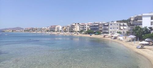 Studio Dream in brilliant Nea Styra with WiFi, AC