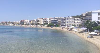 Studio Dream in brilliant Nea Styra with WiFi, AC