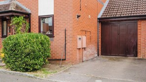 Exterior detail - Modern & comfortable 3 bed house (Milton Keynes)
