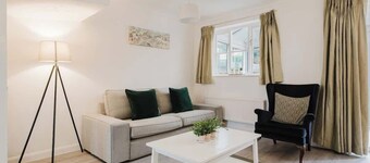 Modern & comfortable 3 bed house