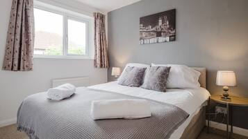 3 bedrooms, iron/ironing board, Internet, bed sheets