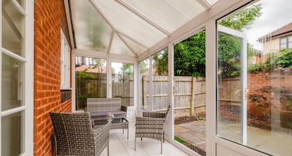 Modern & comfortable 3 bed house