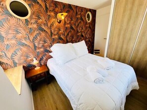 2 bedrooms, iron/ironing board, WiFi