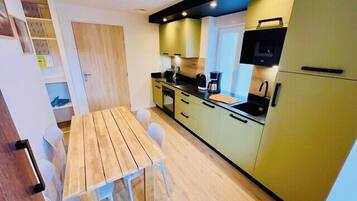 Réfrigérateur, micro-ondes, four, lave-vaisselle