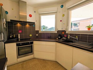 Kühlschrank, Mikrowelle, Ofen, Geschirrspüler