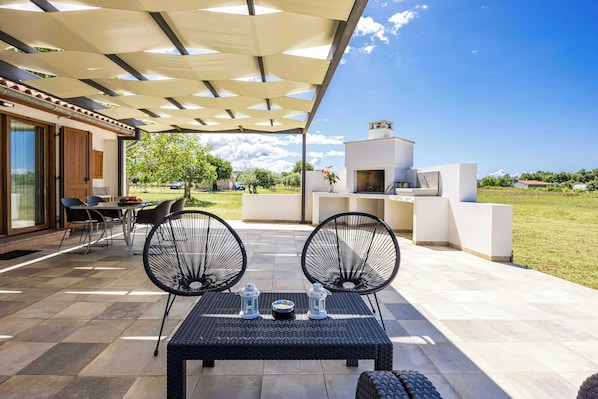 Outdoor dining - Holiday House Leo Sum (Rovinj)