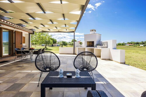 Holiday House Leo