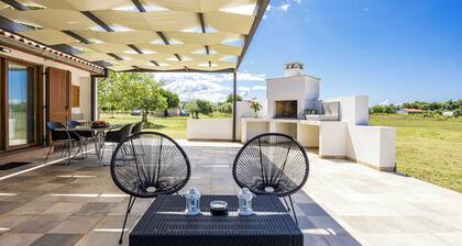 Holiday House Leo