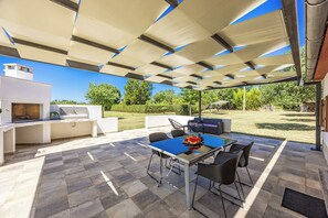 屋外ダイニングエリア