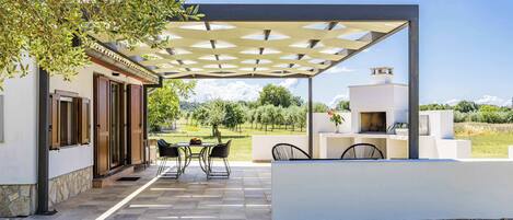 屋外ダイニングエリア