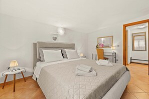 1 bedroom, desk, iron/ironing board, WiFi